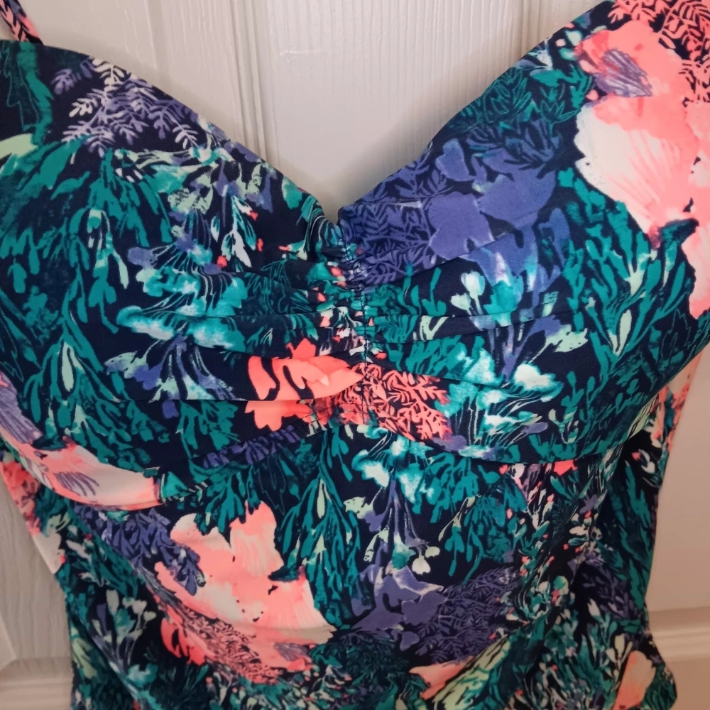 Old Navy Women’s Floral One Piece Swimsuit - Picture 7 of 14